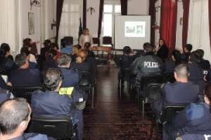 Sesenta policías iniciaron curso de información turística en Maldonado