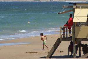 Lanzan llamado para cubrir 216 cargos de guardavidas en Maldonado