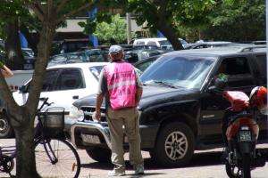 Promueven capacitación dirigida a cuidacoches de Maldonado