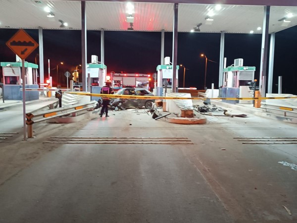 Tremendo: secuestró a su expareja e hirió al hombre que estaba con ella, luego chocó en el peaje y la mujer falleció