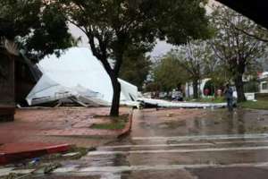 Viento de 185km/h en Piriápolis levantó techos, tiró árboles y rompió vidrios en pocos minutos; Antía visitó la zona