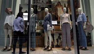 Tarda pero llega: 9 meses después de intentar robar ropa en un local de Gorlero la justicia procesó a las dos responsables