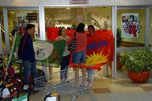 Jornada de movilizaciones en varias de las grandes superficies comerciales de Maldonado