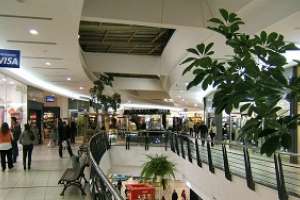 Dos chicas, 16 y 17 años, intentaron robar ropa en el shopping