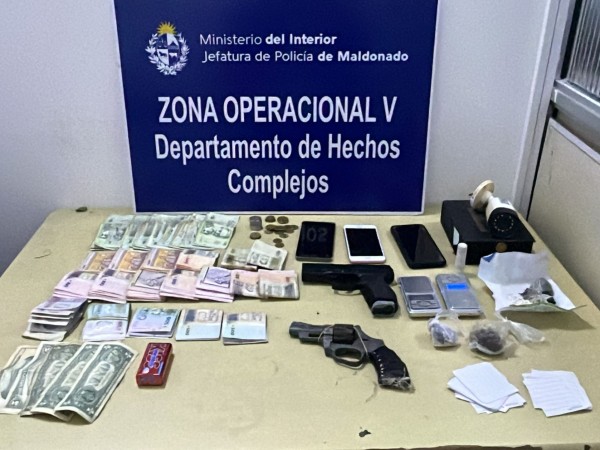 Hay seis personas de...