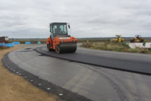 Atentaron con una botella contra un auto en la ruta Perimetral 