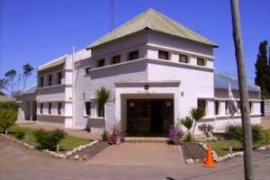 Maniataron y encerraron en un armario a una septuagenaria para robarla