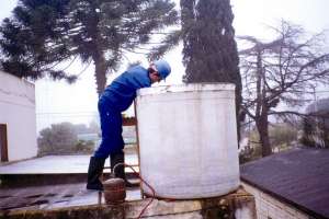 Píriz: se detectó una “elevada cantidad de coliformes” en algunos tanques de agua de edificios