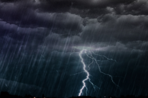 Rige advertencia de nivel amarillo por tormentas intensas hasta las 6 de la mañana