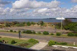 Vecinos de La Mansa se quejan por un continuo derrame de agua, que sufren desde hace 30 años