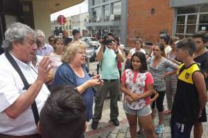 Turbonada: vecinos protestaron frente al Municipio de San Carlos y plantearon reclamos