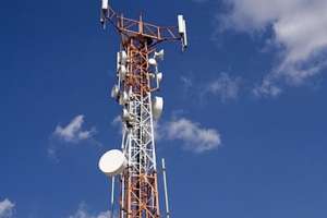 Peleó durante 12 años para que retiraran antena de telefonía: el temporal la terminó derrumbando