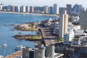 Denunciaron a inmobiliaria de Punta del Este por supuesta estafa contra argentinos: sorprendente revelación sobre implicada