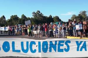 Vecinos vuelven a reclamar soluciones para el cruce peligroso de Ruta Interbalnearia