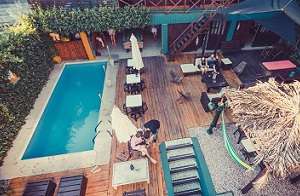 Vecinos protestan por los ruidos de los hostels en la zona de Plaza México