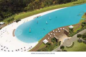 Se inaugura la laguna de agua cristalina en Solanas y anuncian un nuevo proyecto edilicio