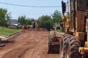 Cuadrillas municipales acondicionan calle del barrio La Candelaria
