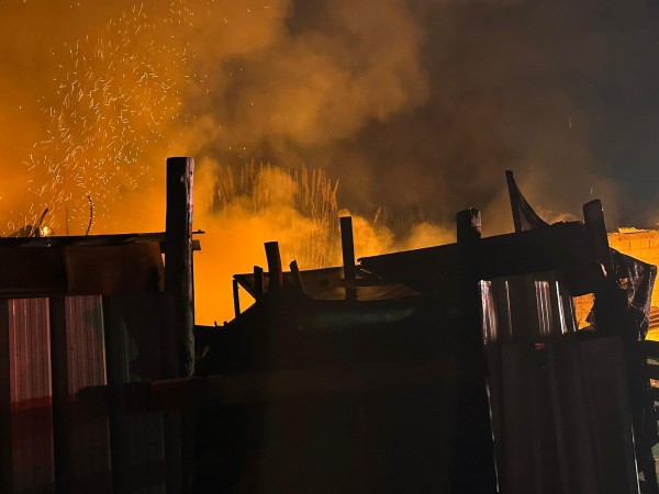 Jefa de Bomberos explicó las causas del voraz incendio en asentamiento de Maldonado
