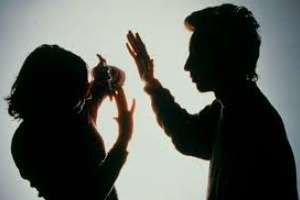 Intentó retomar la relación con su ex y la acosó físicamente: procesado con pulsera