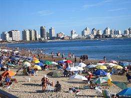 Empresario inmobiliario argentino sorprendido por la cantidad de gente en Punta del Este