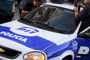 A tiros ingresaron en un almacén a robar