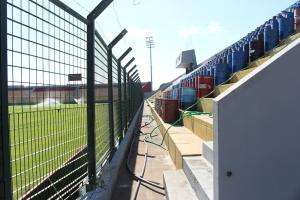 Evalúan las condiciones de la Tribuna Sur del Campus para determinar su futura habilitación