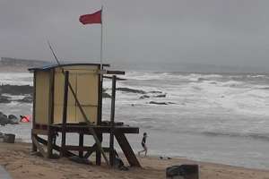 Sigue en el CTI la jovencita rescatada por los guardavidas el sábado en La Barra