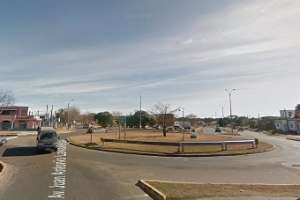 Motonetista en estado reservado luego de perder dominio del birrodado y estrellarse