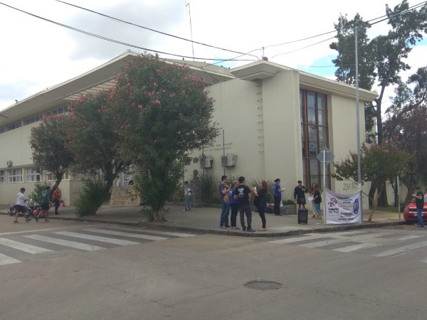 Falla eléctrica ocasionó principio de incendio en el Liceo Nº1 de San Carlos y Fenapes reclamó mantenimiento edilicio