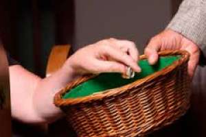 Pastor detenido y emplazado mientras colaboradora fue procesada; se quedaron con el diezmo: 3 millones de pesos