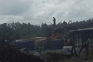 Denuncian que un obrero cayó de seis metros de altura en una empresa de la madera  de Maldonado