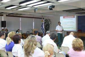 Intendencia impulsa mejoras y capacita a funcionarios