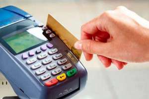 Mieres presentó proyecto que limita el cobro de aranceles por parte de las tarjetas de crédito