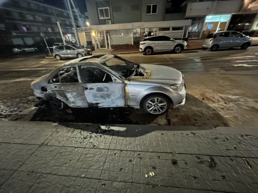 El incendio de un au...
