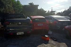 Investigan “clonación” de vehículos: hay 14 detenidos y 13 autos incautados