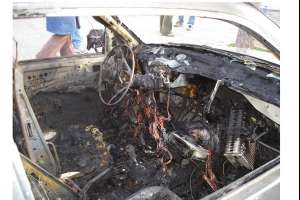 Robaron un auto, lo incendiaron y terminaron en la cárcel