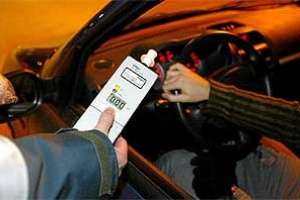 A trabajo comunitario por conducir sin casco, sin libreta y borracho