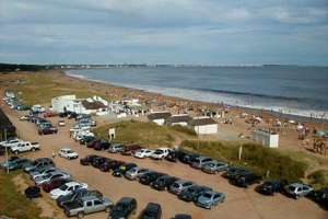 Reclaman que se construyan estacionamientos en todas las playas del departamento