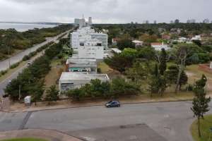 Interés en el mercado inmobiliario: OSE se desprende de nueve predios en Maldonado