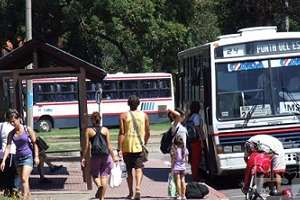 De León: desde la asunción de Antía el boleto subió un 40%