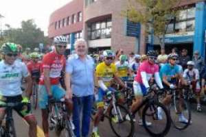 El intendente Bentancur acompañó la llegada y partida de la Vuelta Ciclista del Uruguay