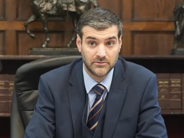 El ministro Martinelli está compareciendo hoy ante el Senado por denuncias de Sebastián Cal