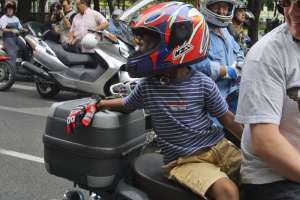 Presentan estudio sobre las condiciones de traslado de niños en motos 