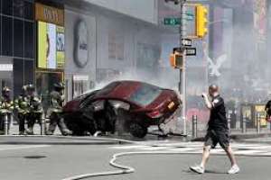 Times Square con ojos uruguayos: los transeúntes eran atropellados y lanzados por el aire, como si fueran bolos