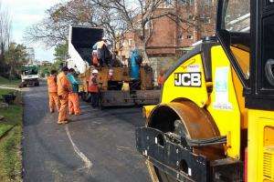 Se efectúan diversas obras en calles del barrio Las Delicias
