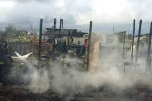 Tres niños murieron en un incendio de una vivienda en barrio Kennedy