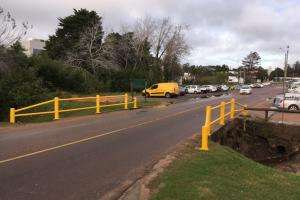 Intendencia dota de mayor seguridad al instalar nueva baranda en calle Tacuarembó