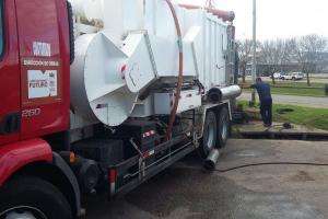 Se ejecuta la limpieza de colectores pluviales en el barrio Sarubbi