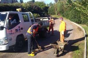 Se ejecutan tareas de bacheo en Punta Ballena