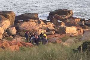 Un ciudadano argentino sufrió lesiones al caer en una zona rocosa de Punta Colorada.